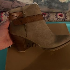 Francesca’s shoes 9 new in the box